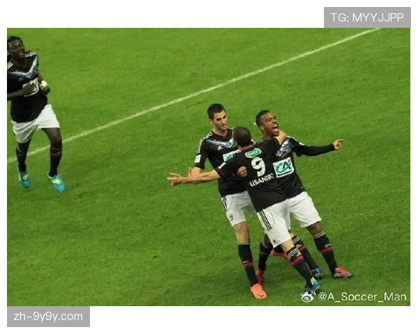 里昂前锋拉卡泽特恢复团队训练，有望周末复出